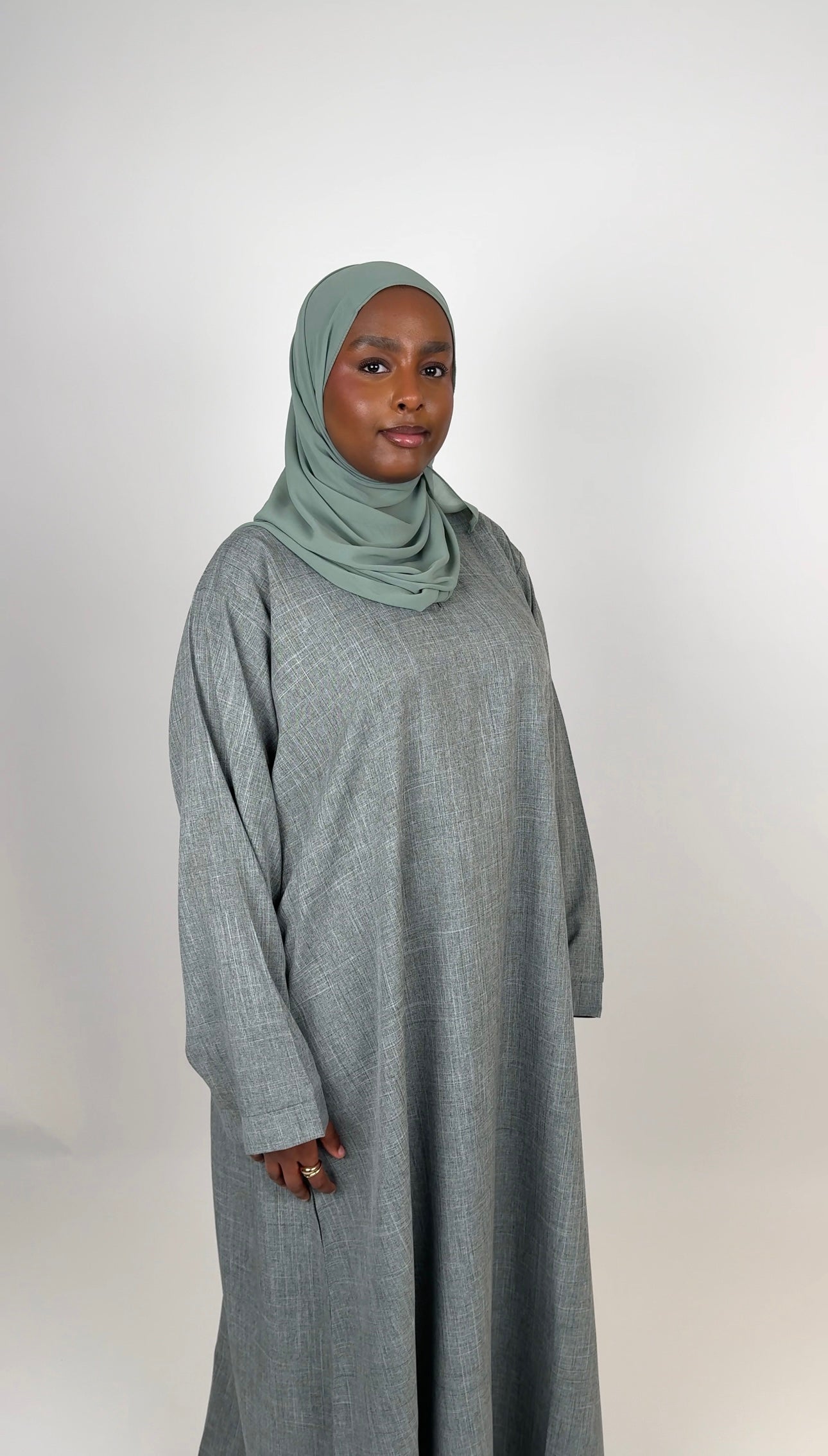Yaqeen Closed abaya Mint