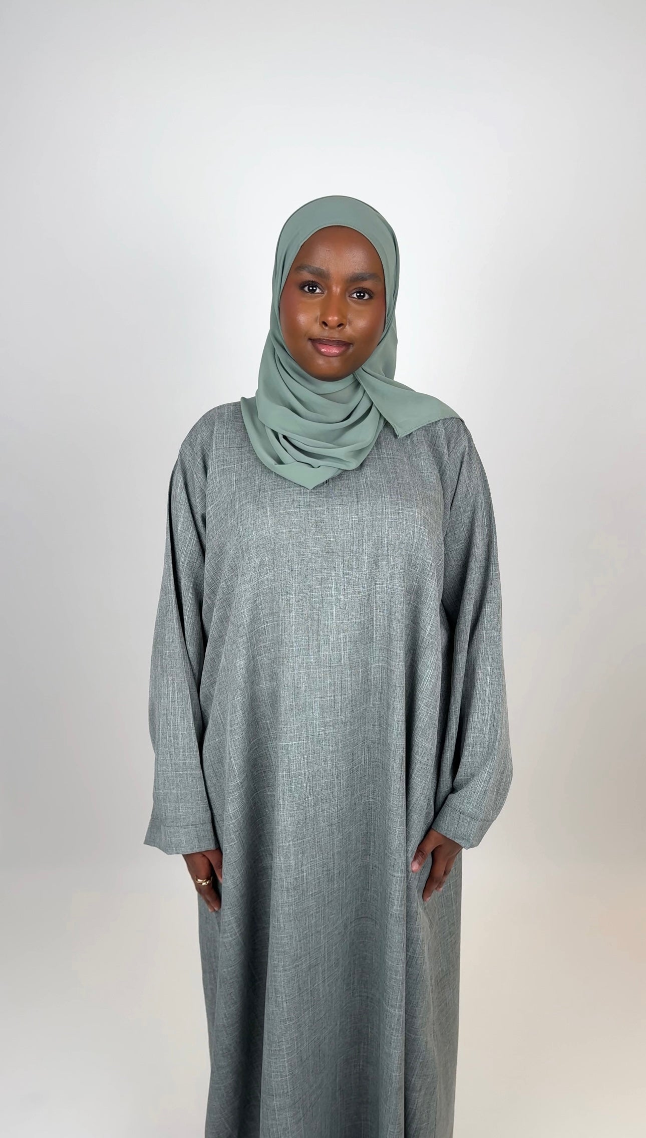Yaqeen Closed abaya Mint