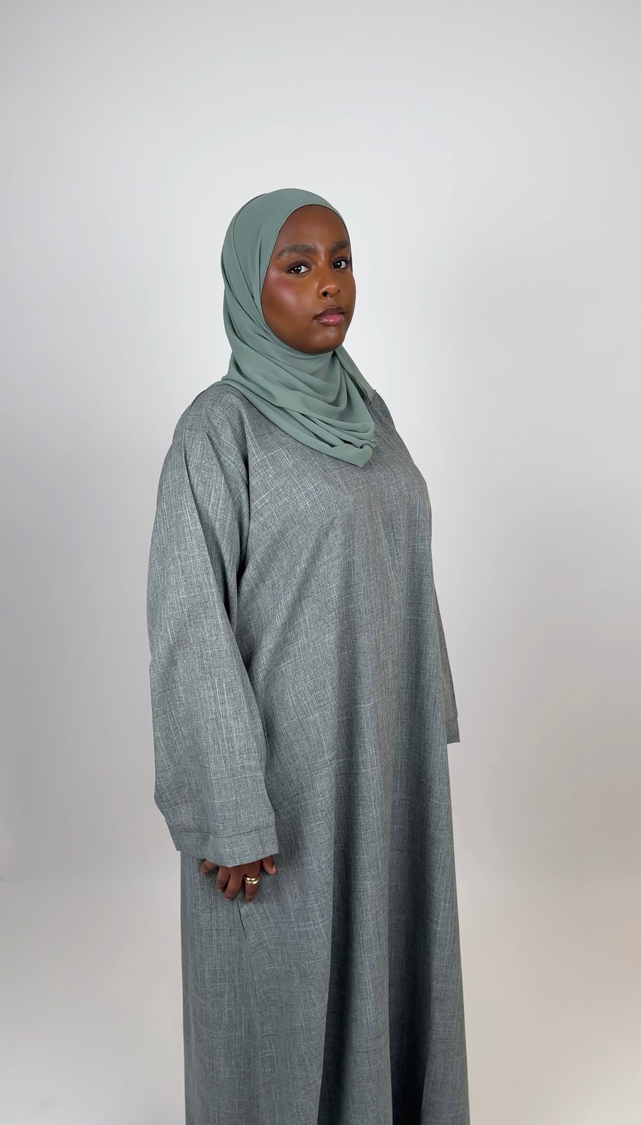 Yaqeen Closed abaya Mint