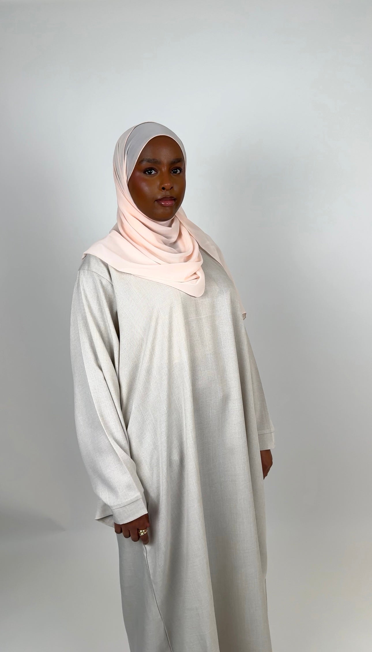 Yaqeen Closed abaya light