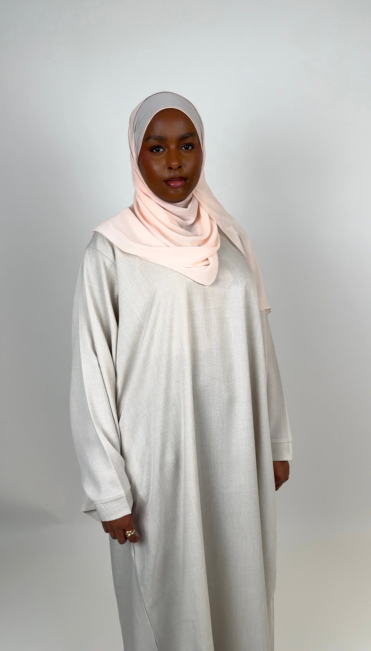 Yaqeen Closed abaya light
