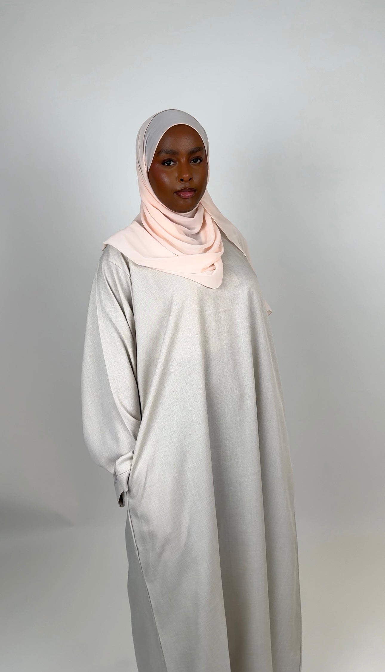 Yaqeen Closed abaya light